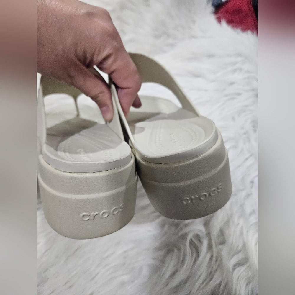 Crocs Women's Cream Platform Sandals 9W Woman's Sandals Crocs Brooklyn Flip Low - Picture 5 of 6